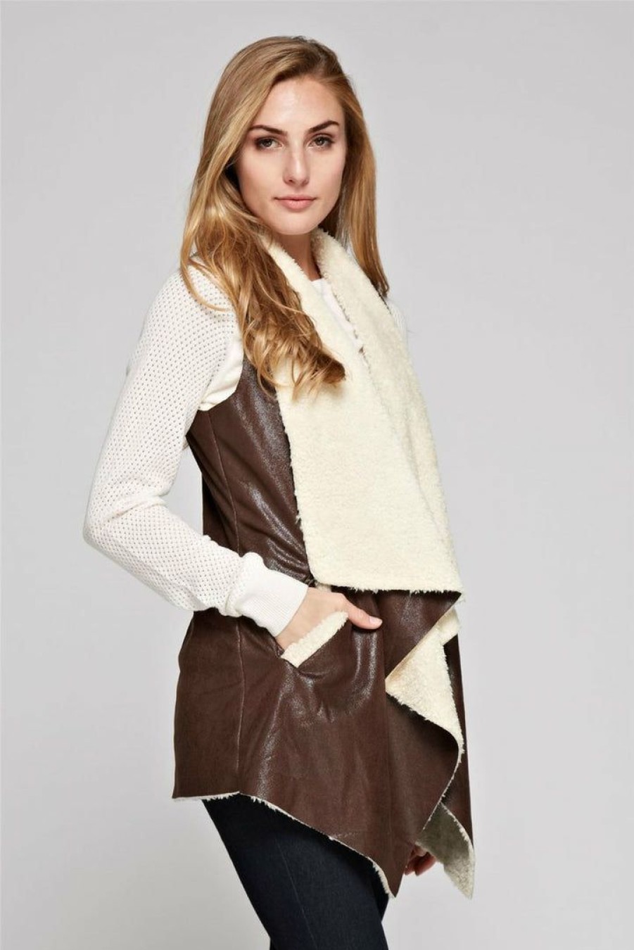 Regular Size * | Zoozie La Shearling Faux Fur Vest With Suede And Pockets Brown Regular Size